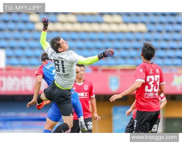 重庆足球队在邀请赛中的默契配合表现分析与点评